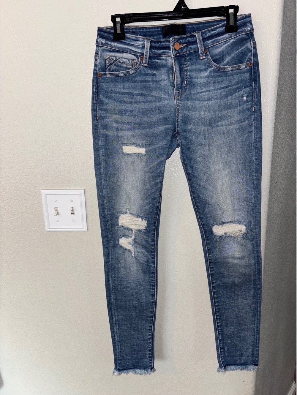 Buckle Black Fit No 53 Distressed Ankle Skinny Jeans 25